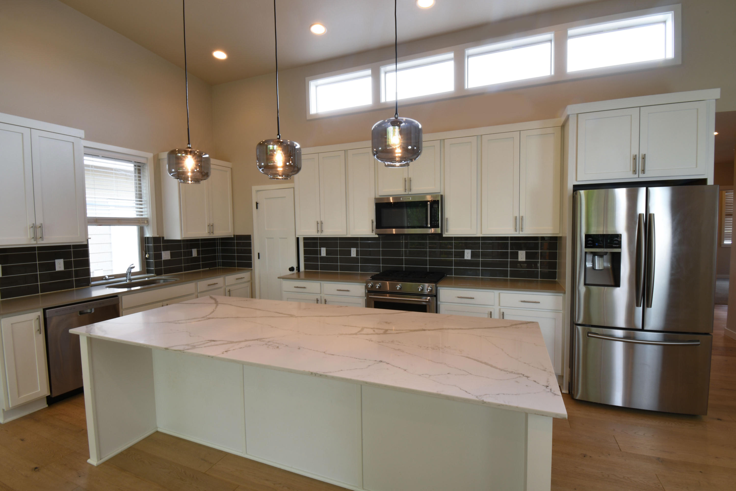 63157 Iner Loop Bend, OR 97701 - Photo 2 of 24 Kitchen 1