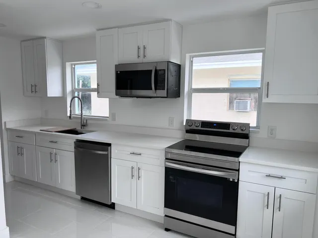 $1,950 | 1015 South K Street, Unit 1 FRONT, Lake Worth Beach, FL 33460