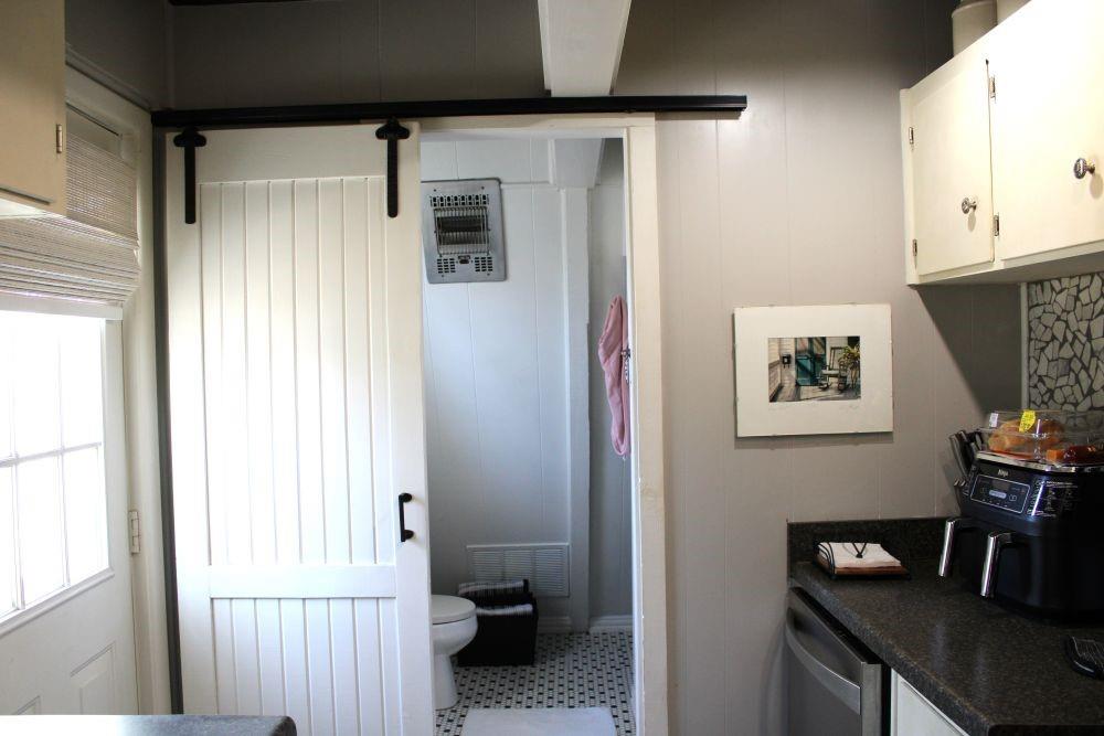 2629 Fox Point Road Quinlan, TX 75474 - Photo 22 of 30 a view of a hallway with workspace and a window