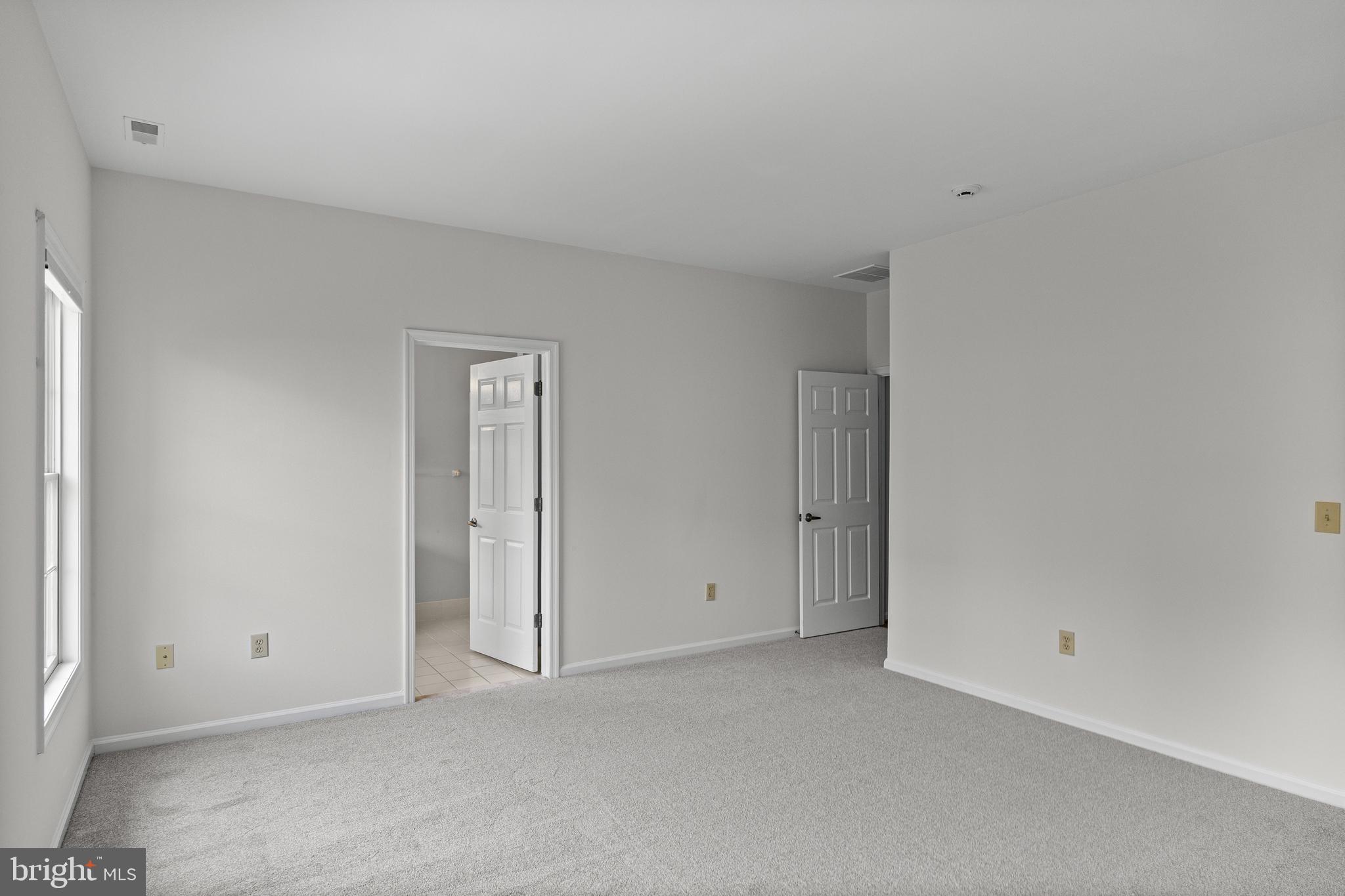7 Covered Bridge Circle Columbus, NJ 08022 - Photo 19 of 40 a view of an empty room