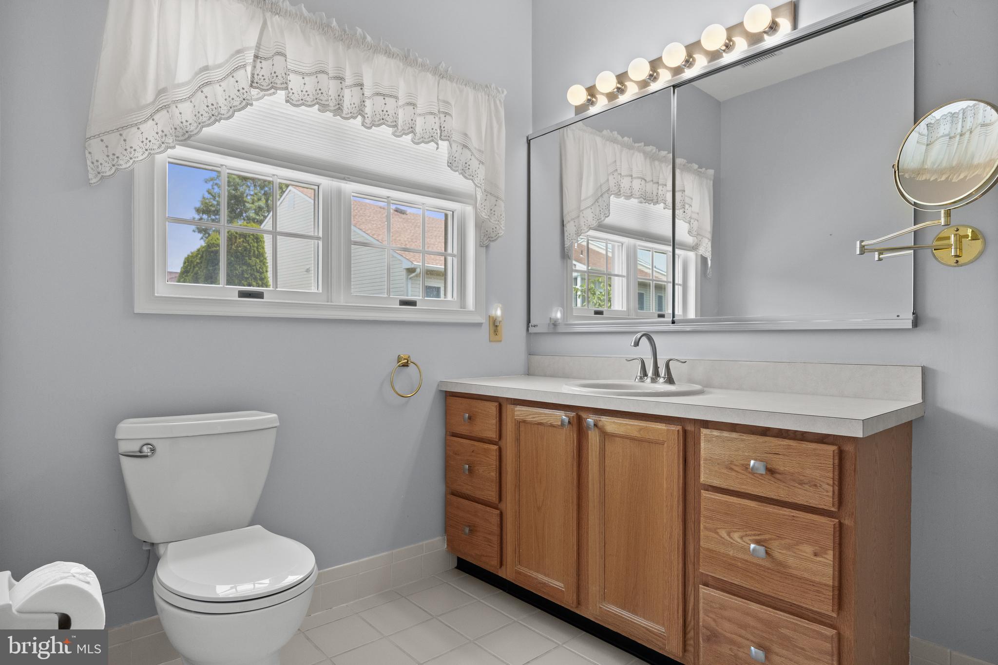 7 Covered Bridge Circle Columbus, NJ 08022 - Photo 20 of 40 a bathroom with a toilet a sink and mirror
