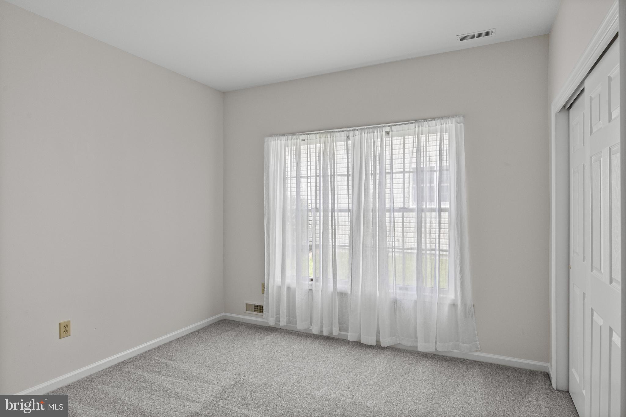 7 Covered Bridge Circle Columbus, NJ 08022 - Photo 22 of 40 an empty room with a window