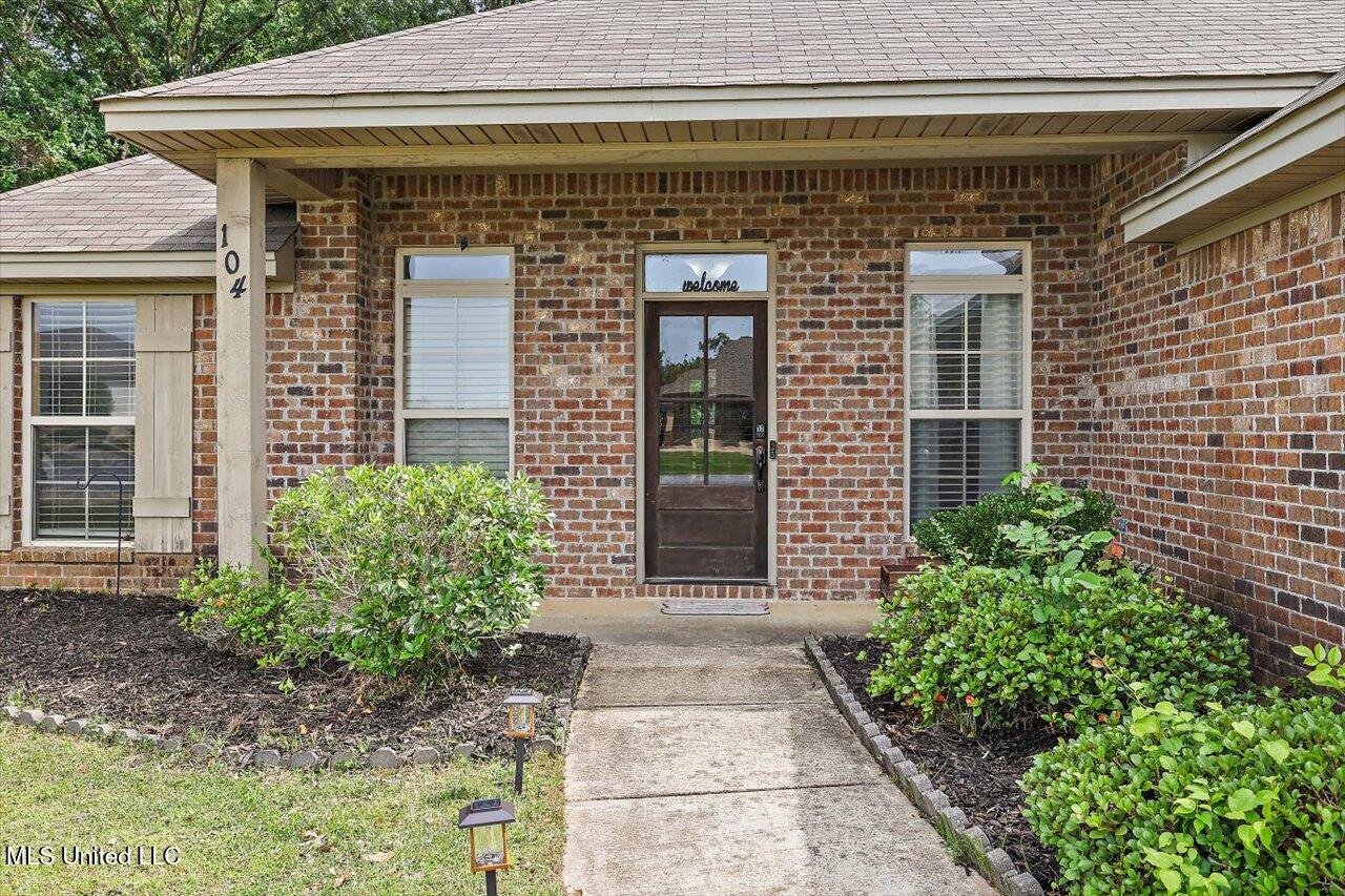 104 Greenfield Ridge Drive Brandon, MS 39042 - Photo 3 of 26 IMG_2488