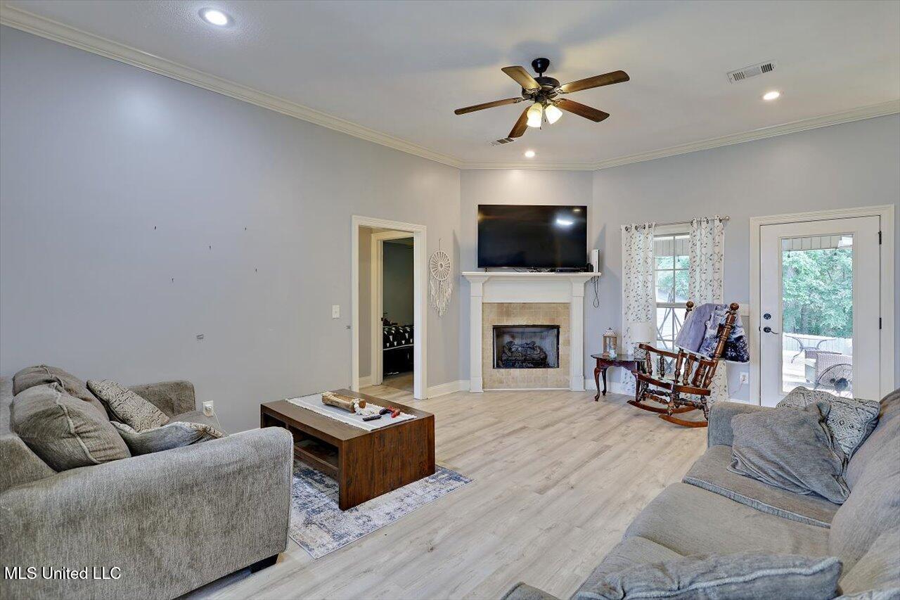 104 Greenfield Ridge Drive Brandon, MS 39042 - Photo 7 of 26 IMG_2496