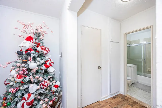 a room that has a bunch of flowers