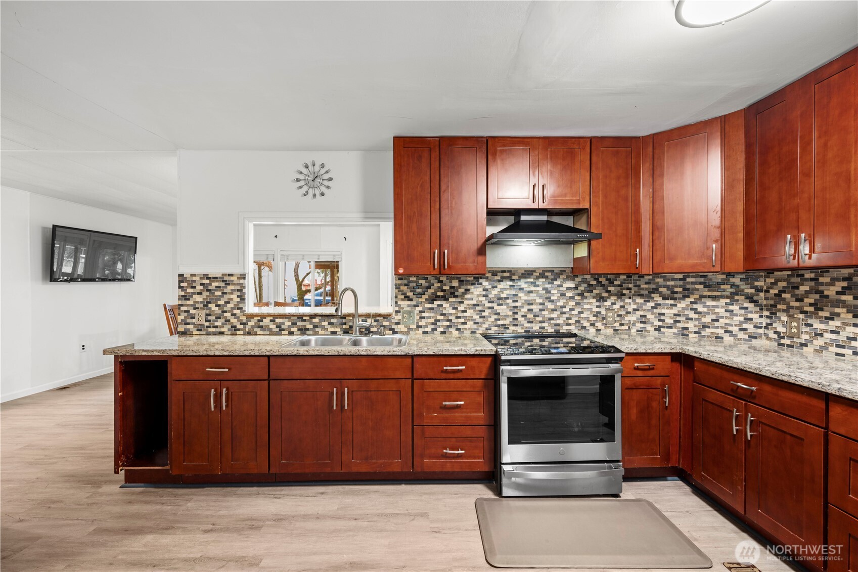 7701 Hardeson Road, Unit 100 Everett, WA 98203 - Photo 14 of 32