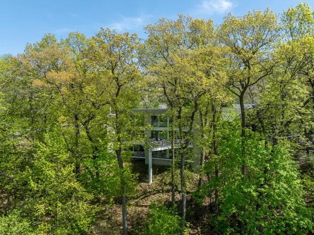 $1,149,000 | 906 Tarrant Drive, Fontana, WI 53125