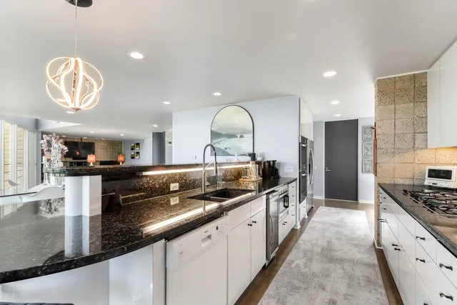 $1,149,000 | 906 Tarrant Drive, Fontana, WI 53125