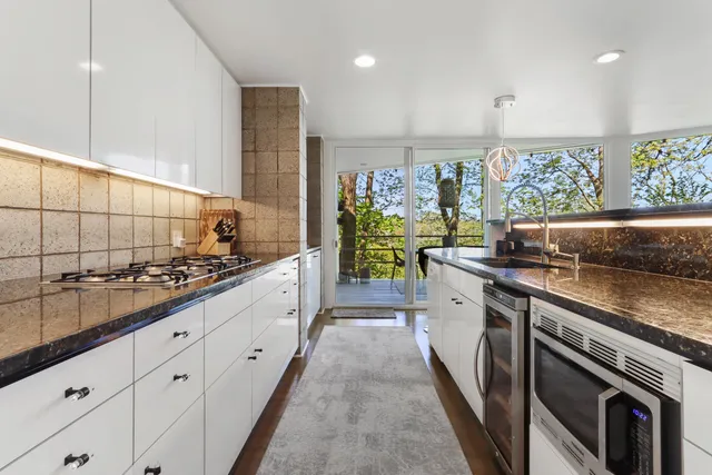 $1,149,000 | 906 Tarrant Drive, Fontana, WI 53125