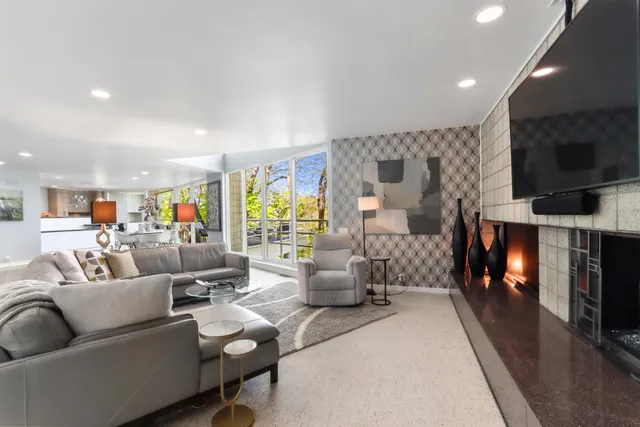 $1,149,000 | 906 Tarrant Drive, Fontana, WI 53125