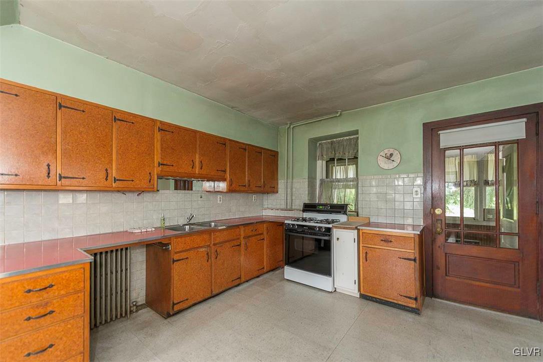 5832 Vera Cruz Road Center Valley, PA 18034 - Photo 3 of 22 Gallery Image 3