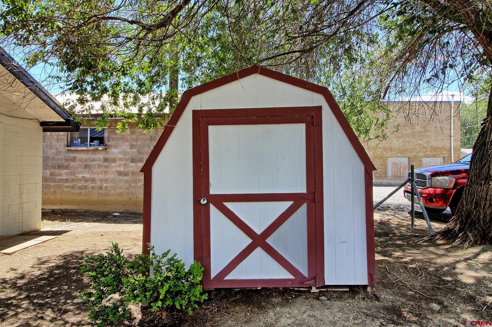823 Main Street Delta, CO 81416 - Photo 5 of 32 a backyard of a house with lots of green space