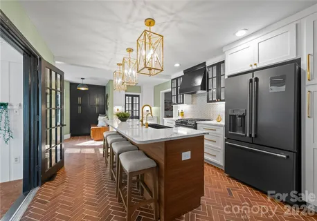 $924,000 | 112 Sardis View Road, Charlotte, NC 28211