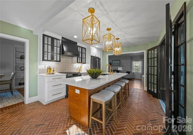 $914,000 | 112 Sardis View Road, Charlotte, NC 28211