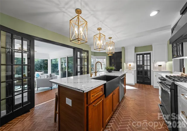 $914,000 | 112 Sardis View Road, Charlotte, NC 28211