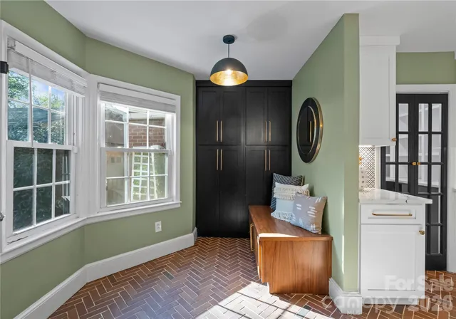 $914,000 | 112 Sardis View Road, Charlotte, NC 28211