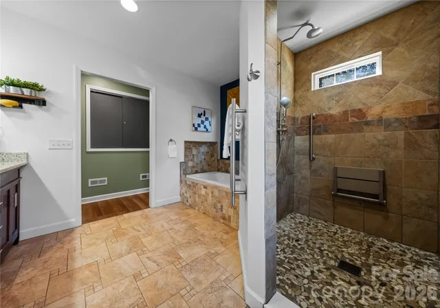 $914,000 | 112 Sardis View Road, Charlotte, NC 28211