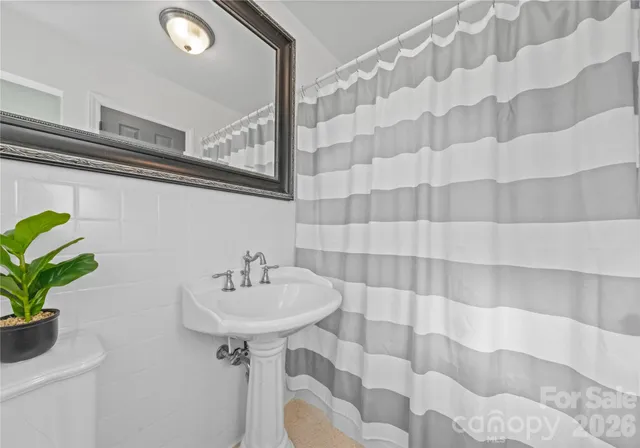 $914,000 | 112 Sardis View Road, Charlotte, NC 28211