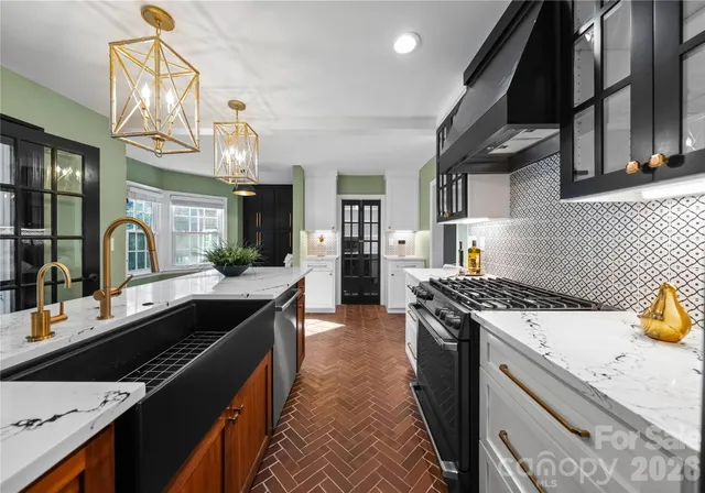 $914,000 | 112 Sardis View Road, Charlotte, NC 28211