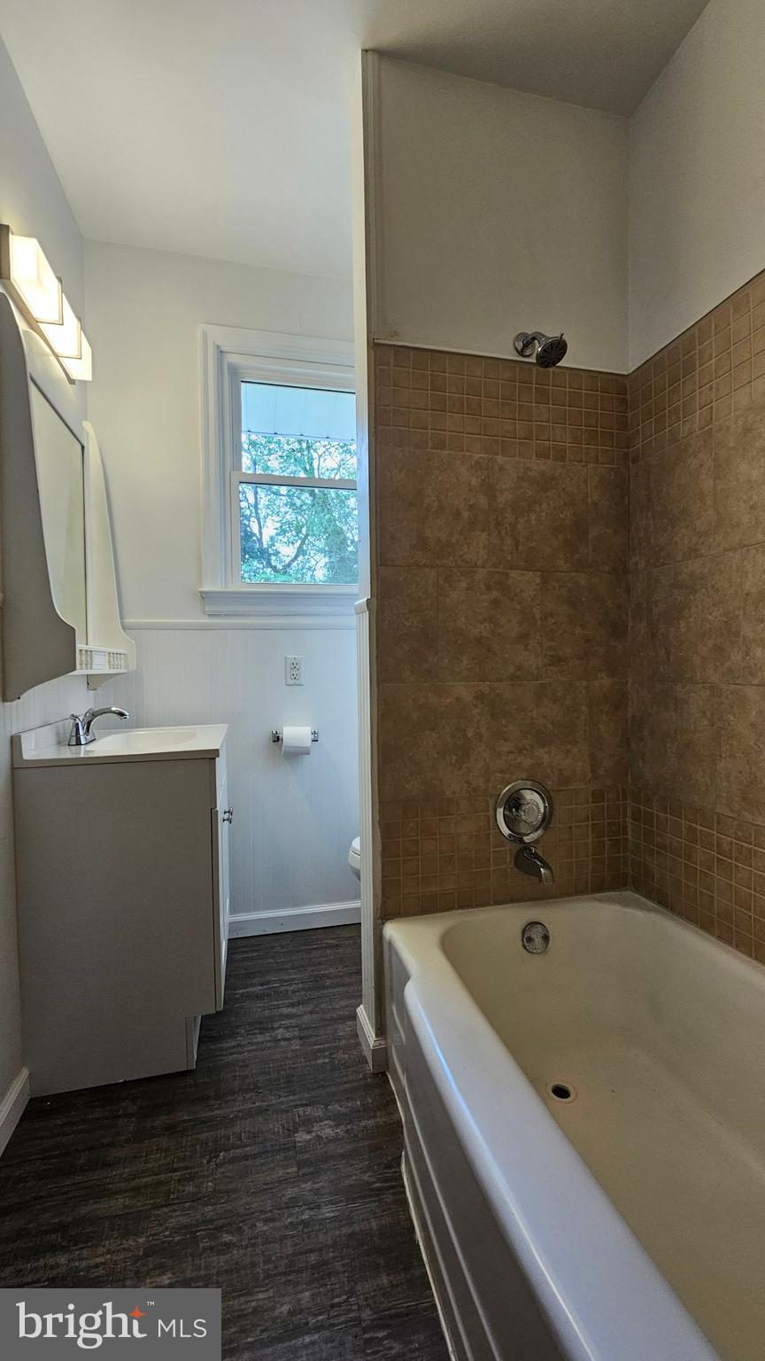 262 Roadstown Road Bridgeton, NJ 08302 - Photo 12 of 25 a bathroom with a bathtub and a sink