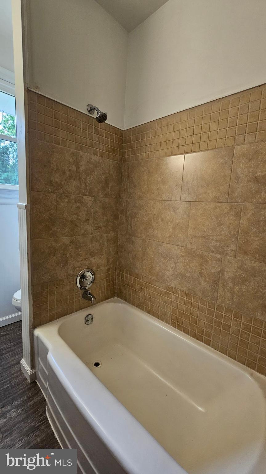 262 Roadstown Road Bridgeton, NJ 08302 - Photo 13 of 25 a bathroom with a bathtub