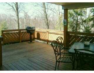 3253 Oaknoll Road Gibsonia, PA 15044 - Photo 5 of 6 Patio/Deck.