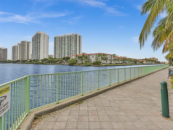$3,400,000 | 3300 Northeast 188th Street, Unit 718, Aventura, FL 33180