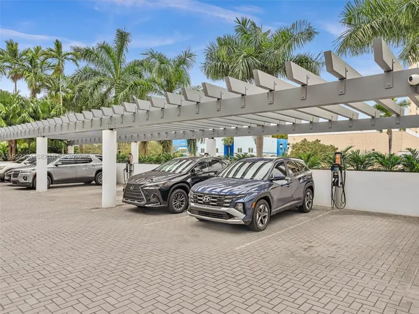 $3,400,000 | 3300 Northeast 188th Street, Unit 718, Aventura, FL 33180