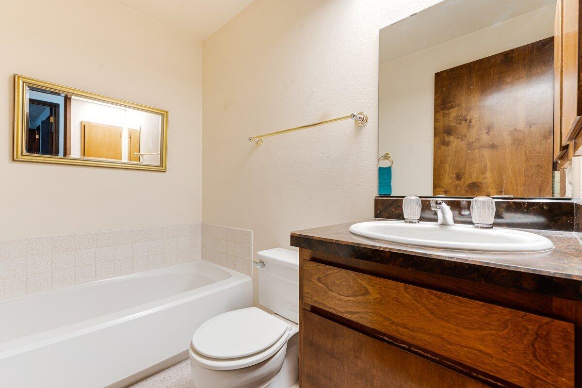 4059 Northwest Lower Village Road Bend, OR 97703 - Photo 17 of 25 Bath 2