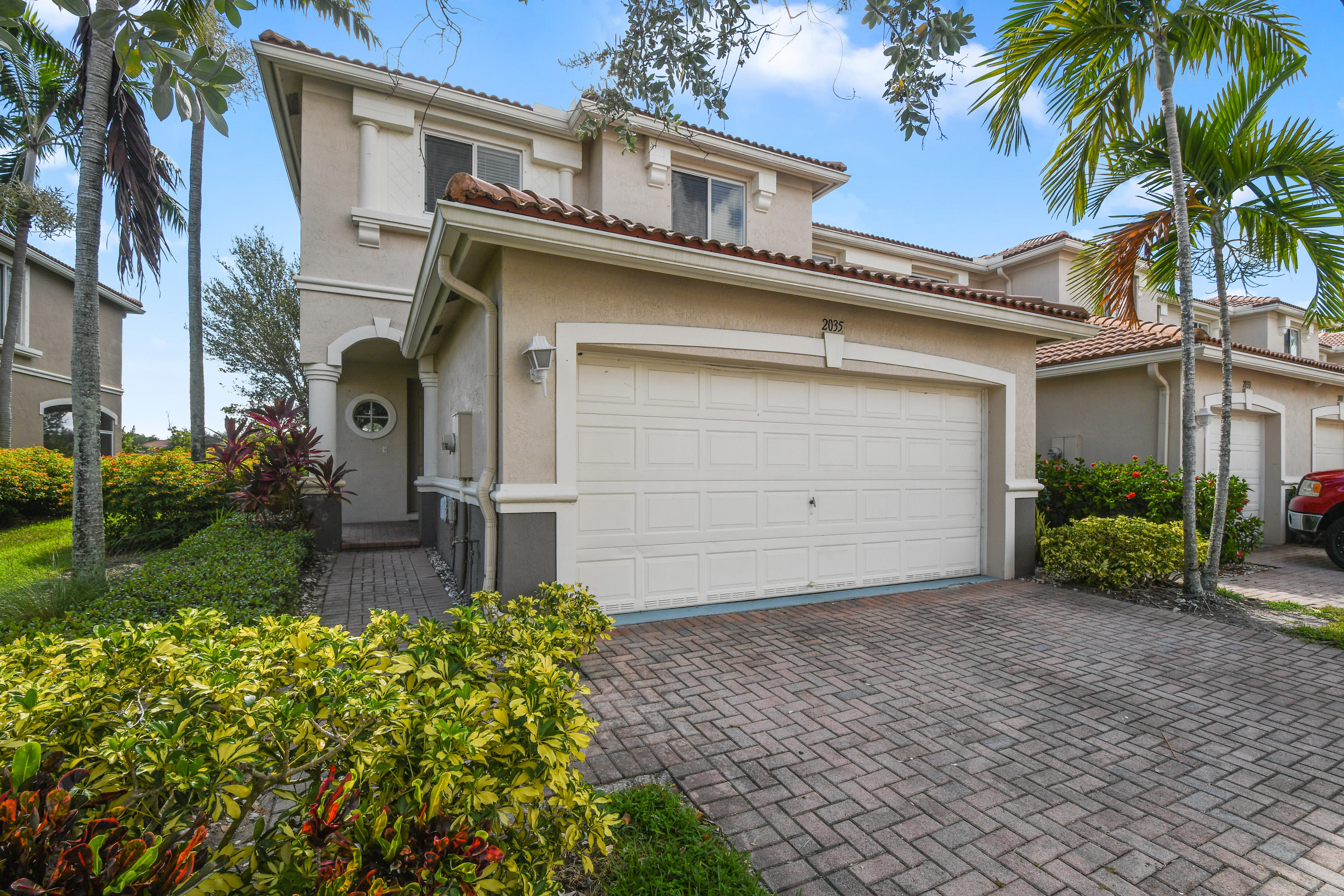 2035 Oakhurst Way Riviera Beach, FL 33404 - Photo 3 of 25 DSC_5741