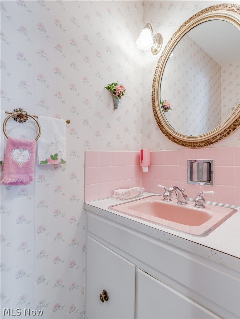 3275 Bancroft Road Akron, OH 44333 - Photo 21 of 34 1/2 Bath