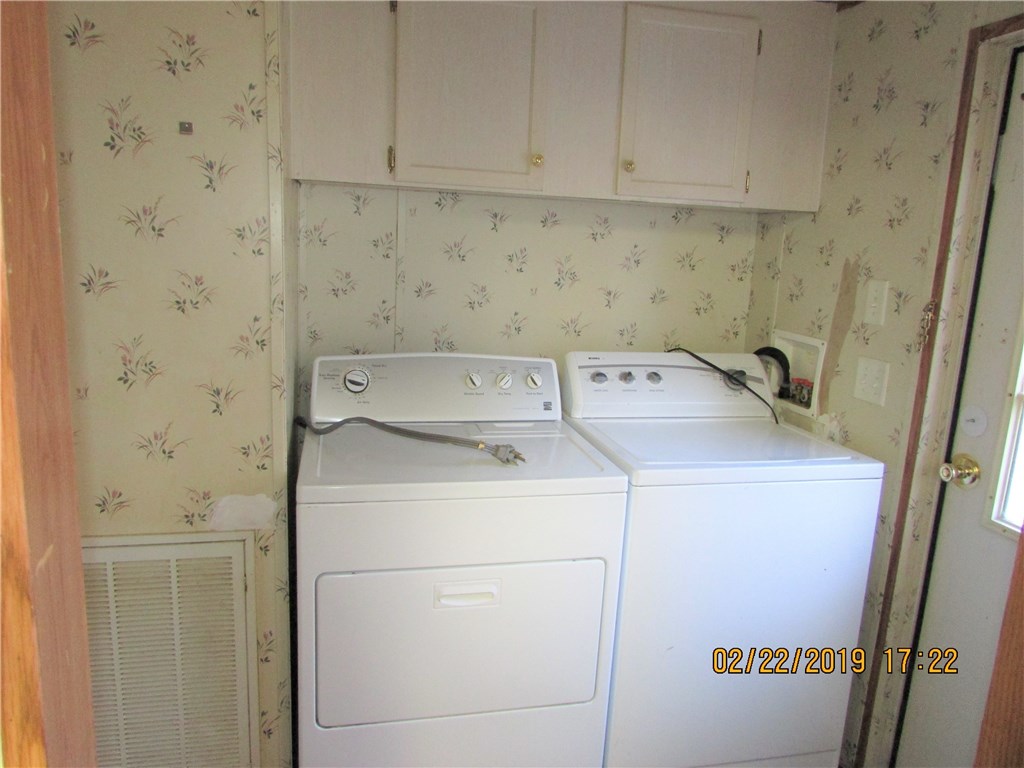 371673 Kings Ferry Road Hilliard, FL 32046 - Photo 18 of 34 a utility room with dryer and washer