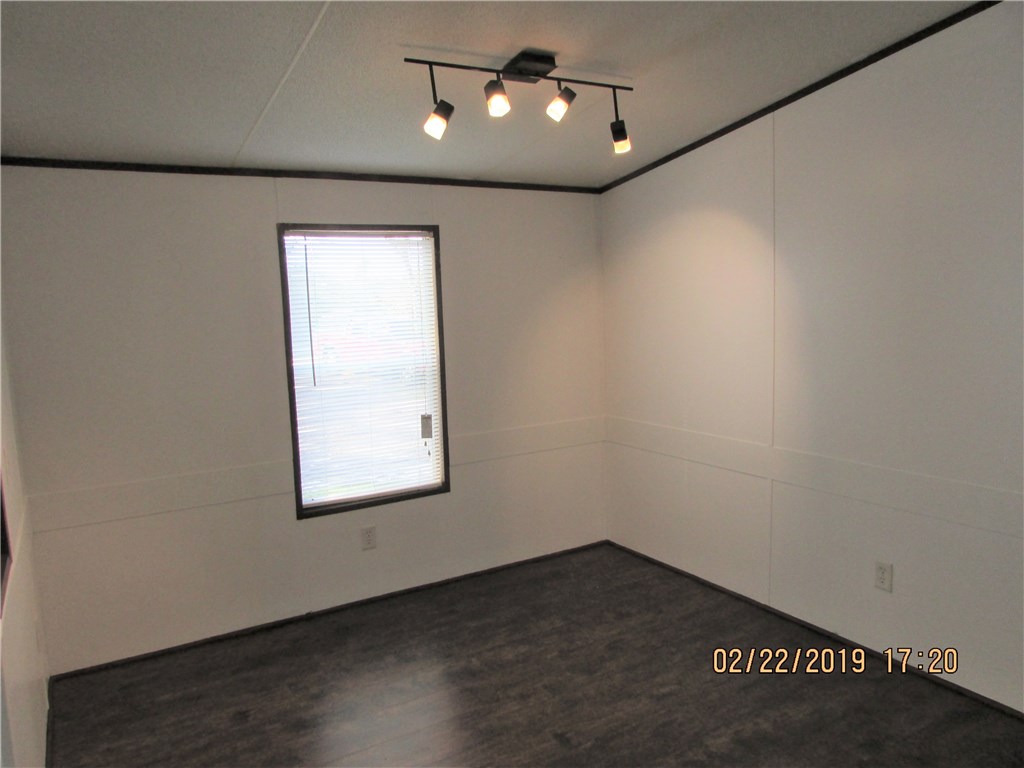 371673 Kings Ferry Road Hilliard, FL 32046 - Photo 8 of 34 an empty room with a window