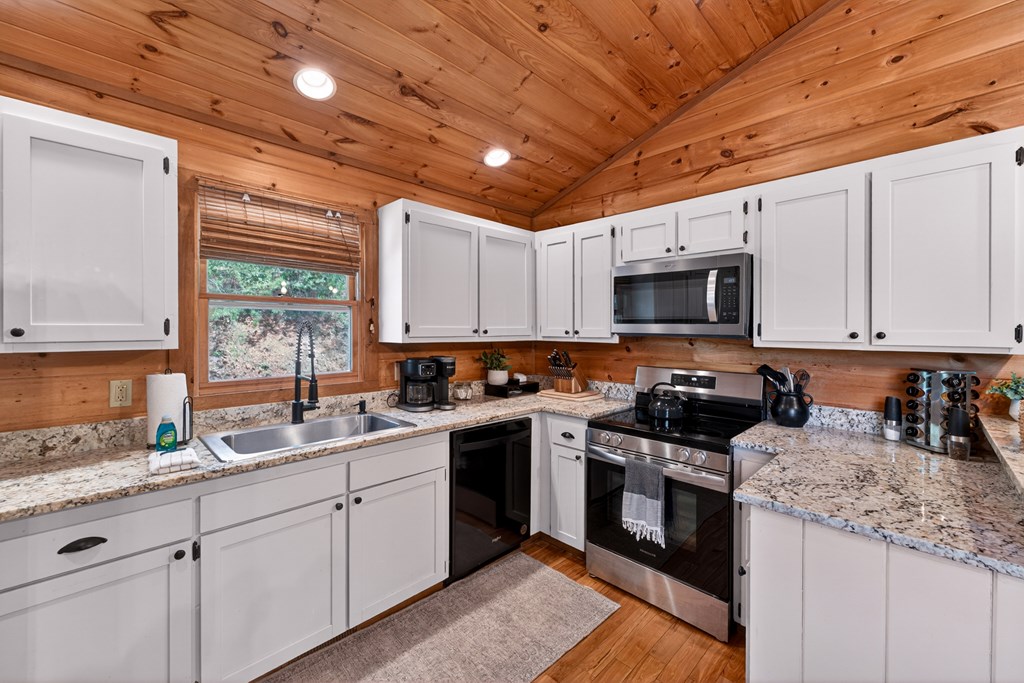 564 Weaver Creek Lane Blue Ridge, GA 30513 - Photo 11 of 37