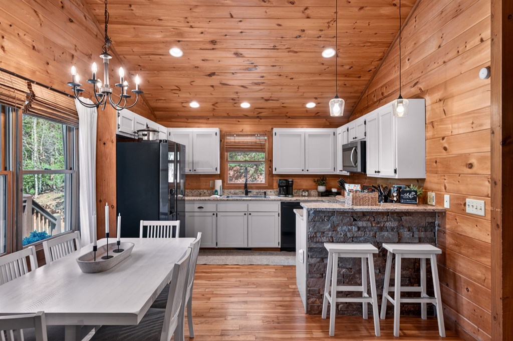 564 Weaver Creek Lane Blue Ridge, GA 30513 - Photo 12 of 37