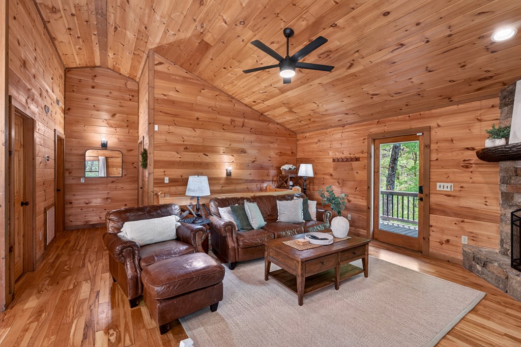 564 Weaver Creek Lane Blue Ridge, GA 30513 - Photo 4 of 37