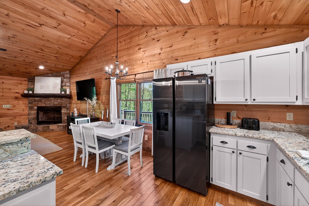 564 Weaver Creek Lane Blue Ridge, GA 30513 - Photo 9 of 37