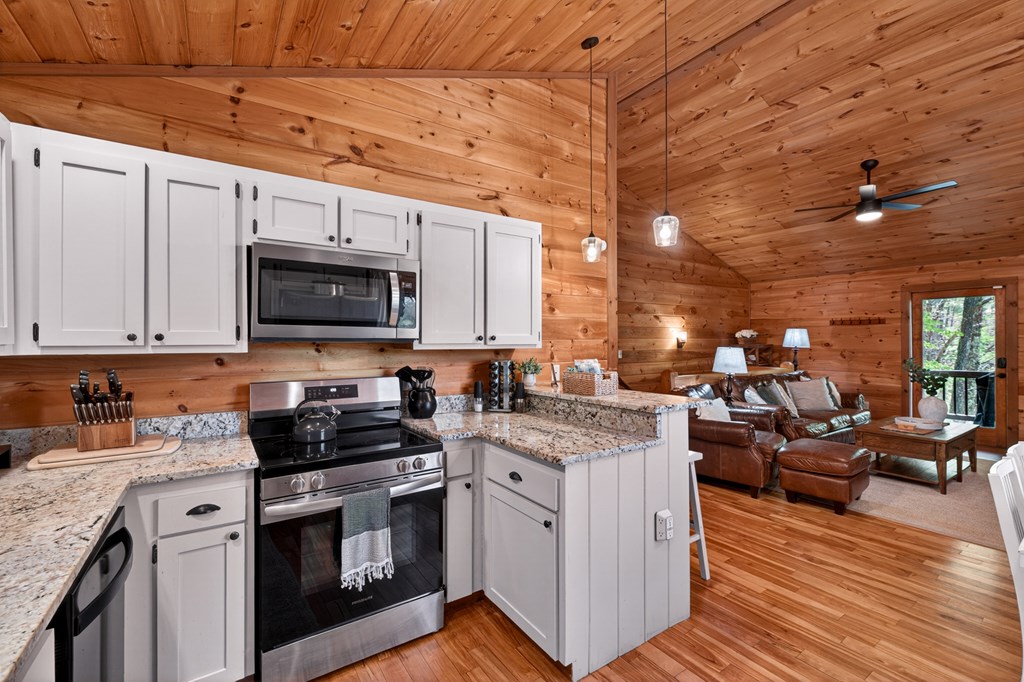 564 Weaver Creek Lane Blue Ridge, GA 30513 - Photo 10 of 37