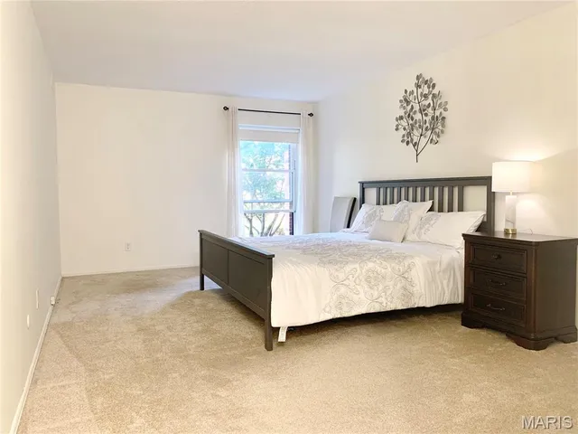 $239,900 | 539 Coeur De Royale Drive, Unit 105, Creve Coeur, MO 63141