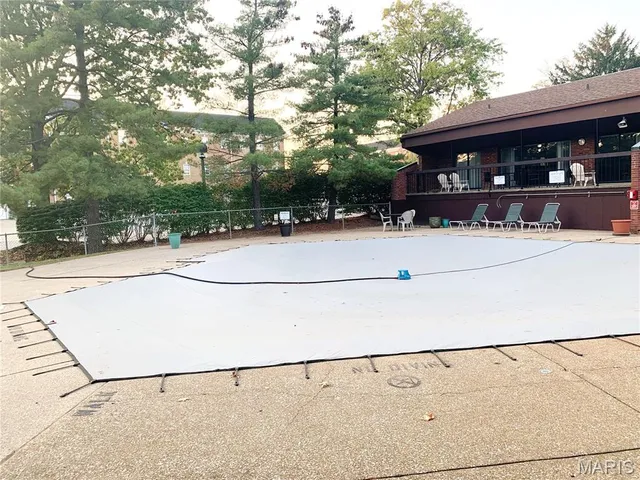 $239,900 | 539 Coeur De Royale Drive, Unit 105, Creve Coeur, MO 63141