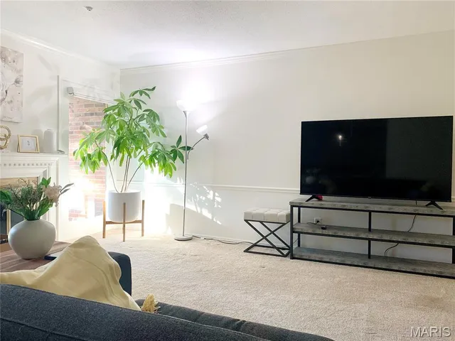 $239,900 | 539 Coeur De Royale Drive, Unit 105, Creve Coeur, MO 63141