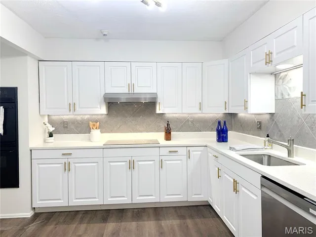 $239,900 | 539 Coeur De Royale Drive, Unit 105, Creve Coeur, MO 63141