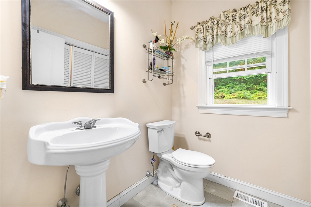 71 Bay Path Road Charlton, MA 01507 - Photo 12 of 30
