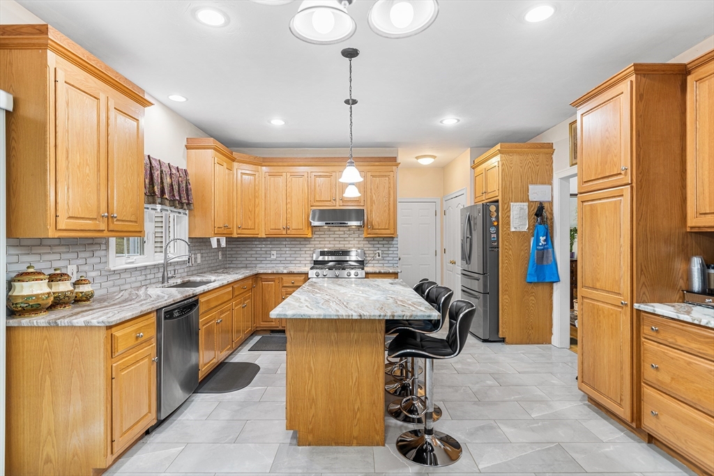 71 Bay Path Road Charlton, MA 01507 - Photo 5 of 30