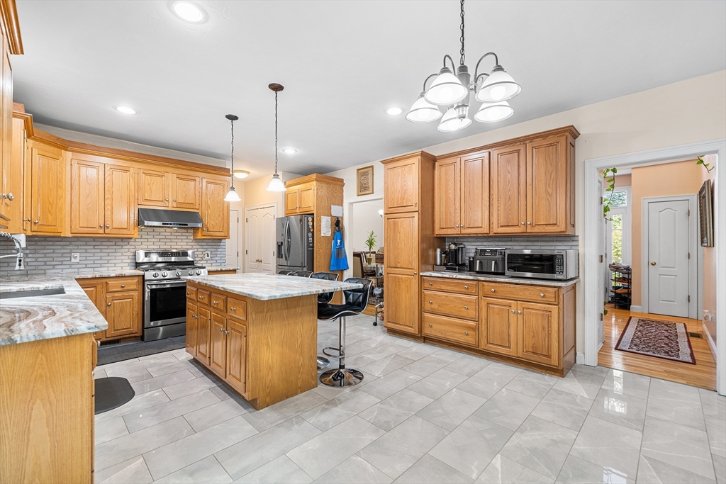 71 Bay Path Road Charlton, MA 01507 - Photo 8 of 30