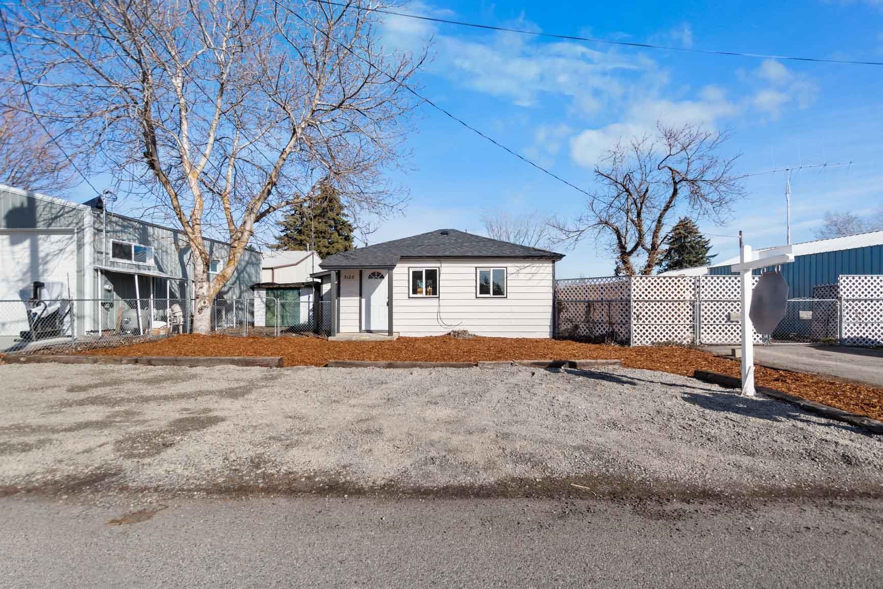 3128 North Fowler Road Spokane, WA 99206 - Photo 2 of 32