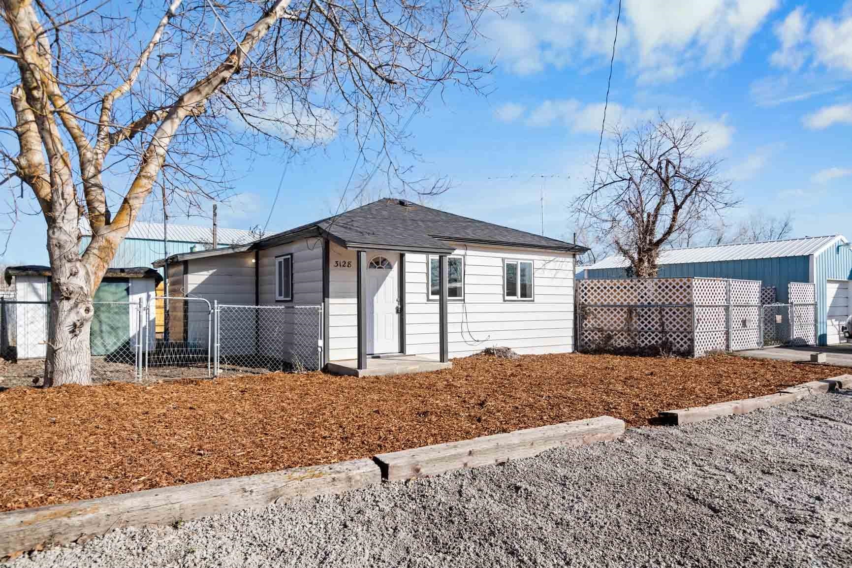 3128 North Fowler Road Spokane, WA 99206 - Photo 4 of 32