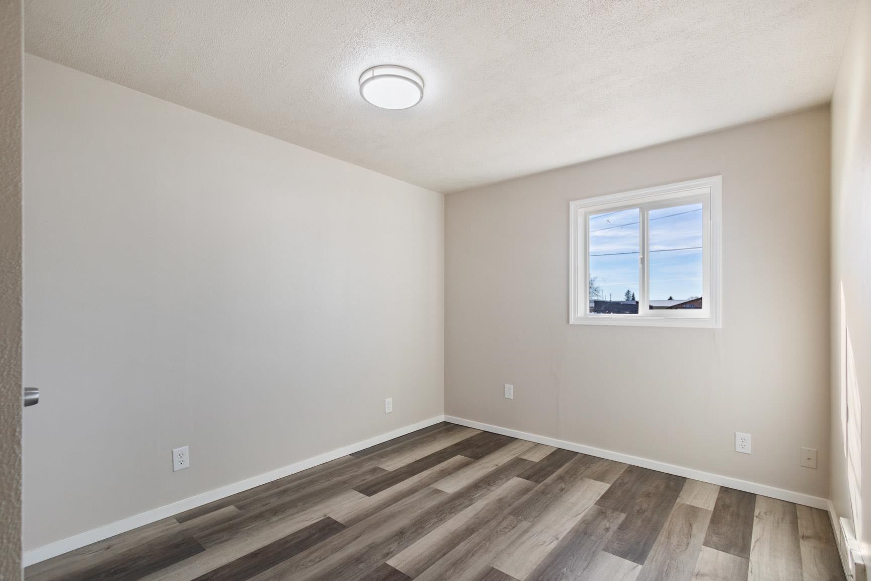 3128 North Fowler Road Spokane, WA 99206 - Photo 9 of 32