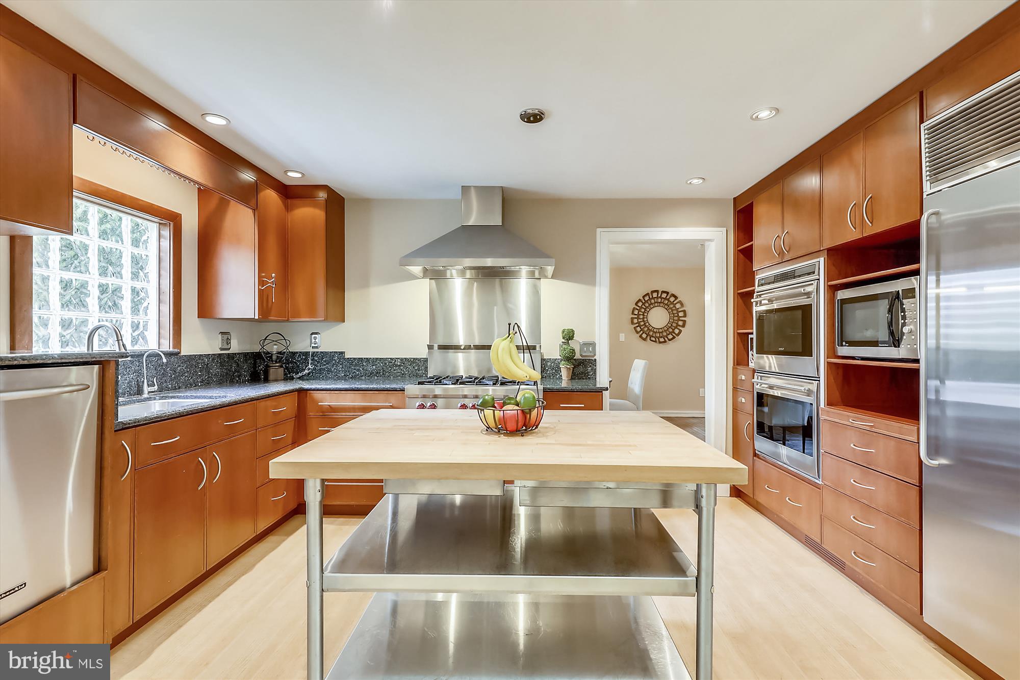 6604 Persimmon Tree Road Bethesda, MD 20817 - Photo 11 of 53 Kitchen