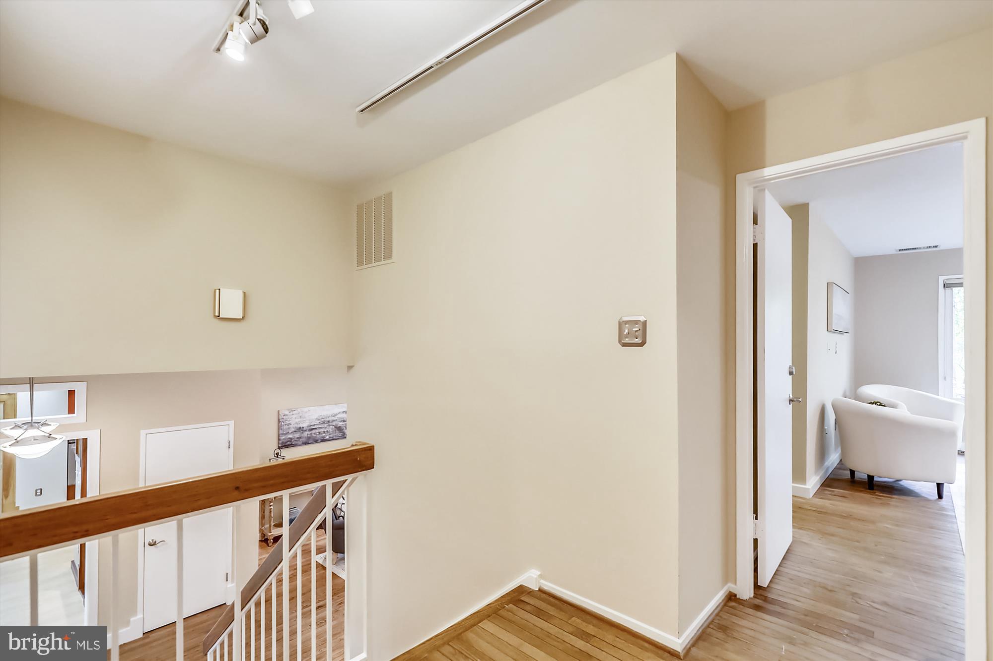 6604 Persimmon Tree Road Bethesda, MD 20817 - Photo 17 of 53 Upper Level Hallway